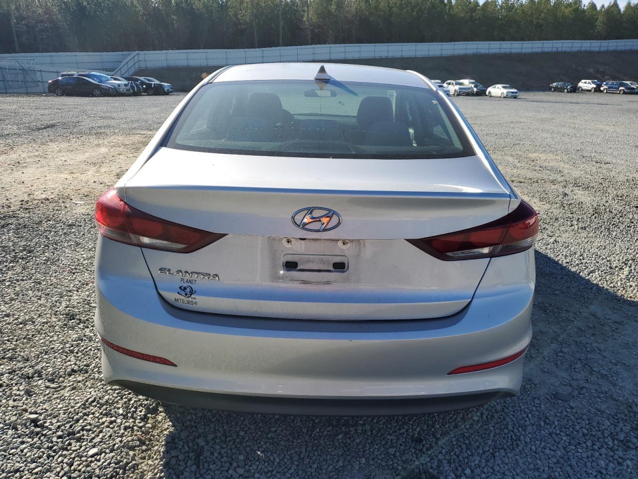 2018 HYUNDAI ELANTRA SE - Image 6