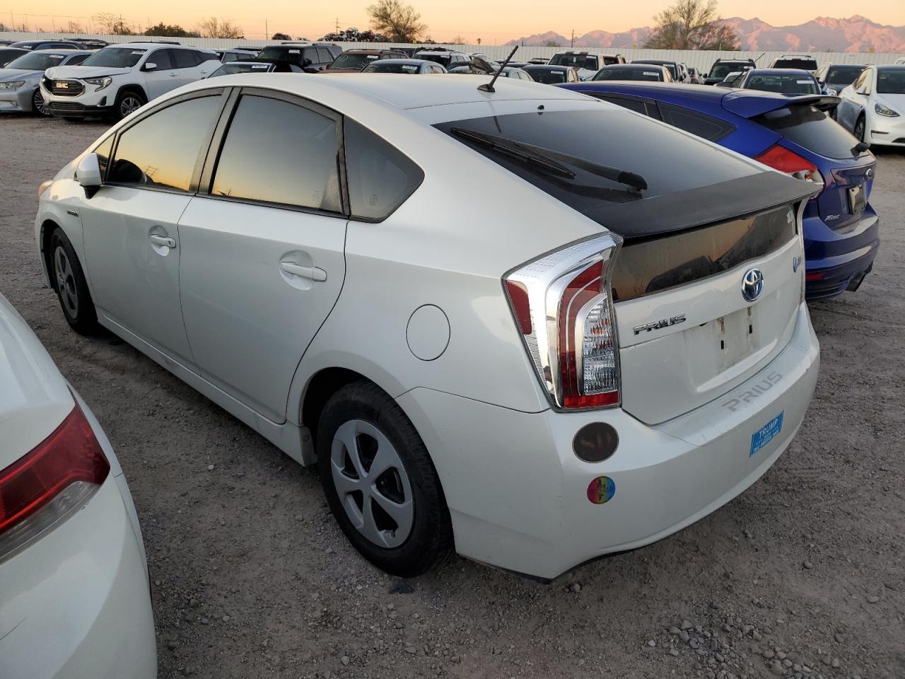 2015 TOYOTA PRIUS - Image 2