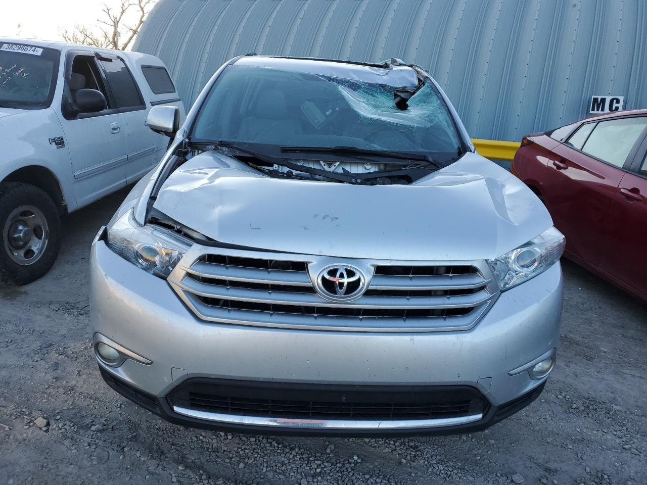 2011 TOYOTA HIGHLANDER - Фото 5
