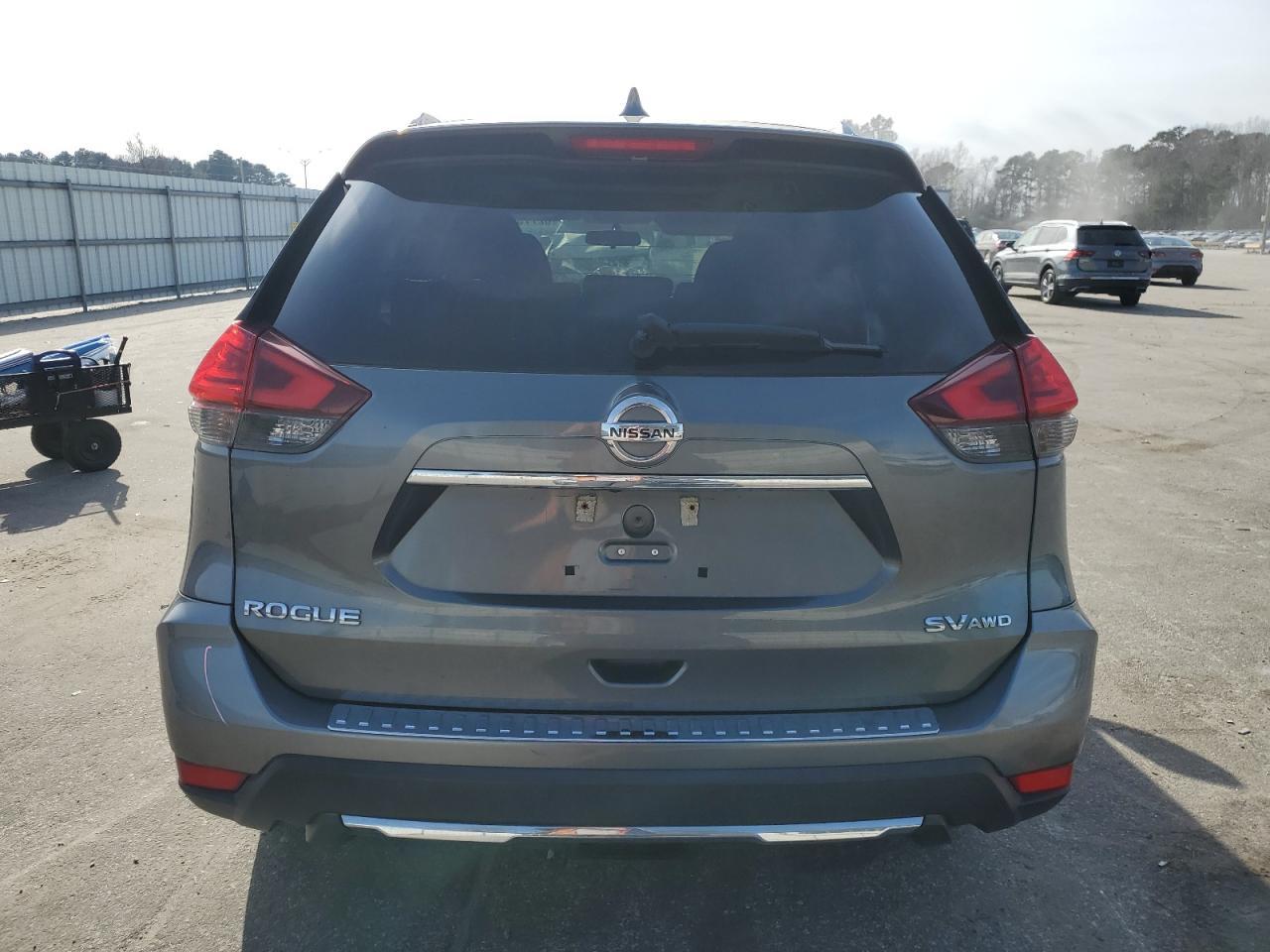 2017 NISSAN ROGUE SV - Фото 6