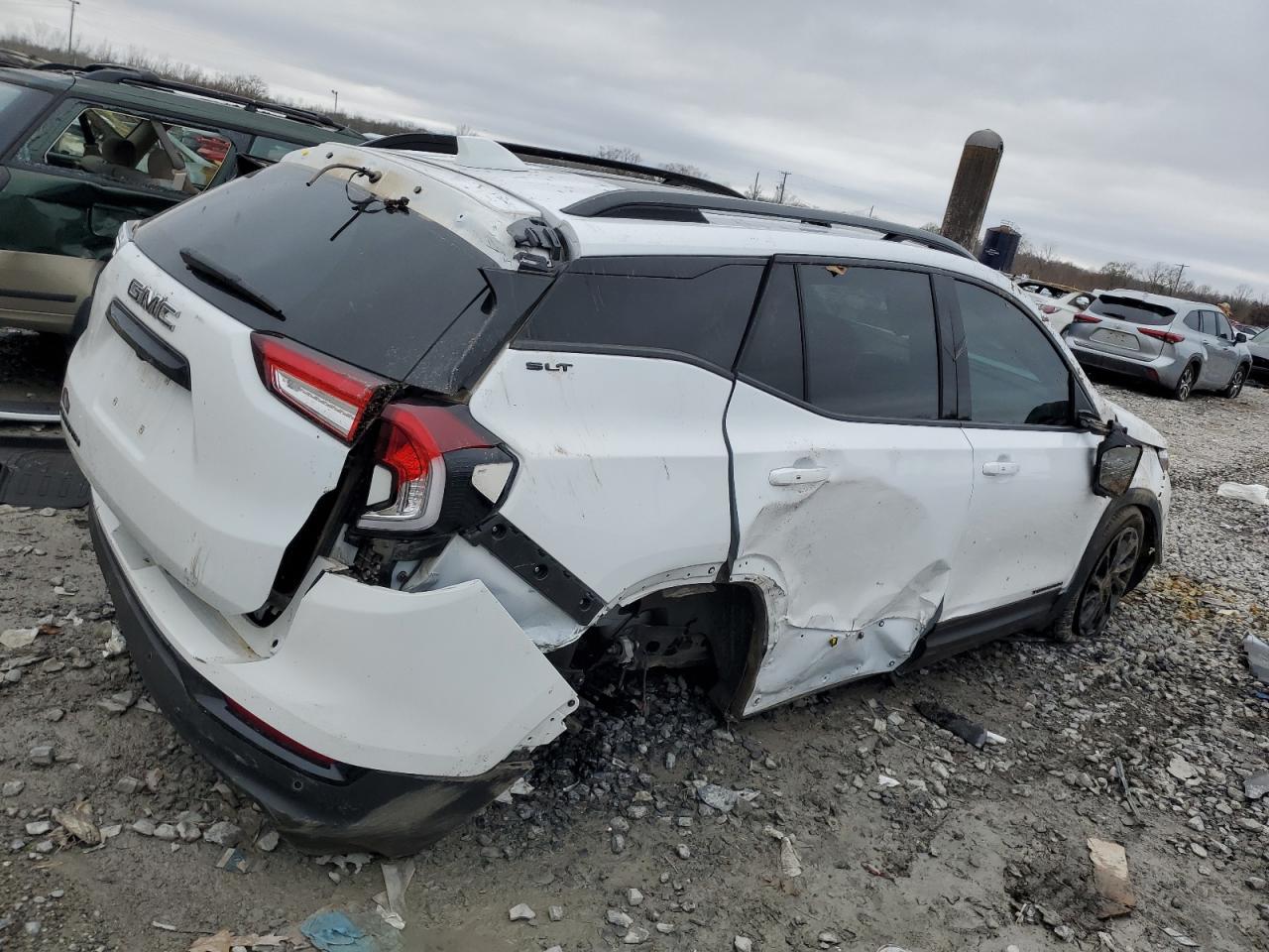 2023 GMC TERRAIN SL - Фото 3