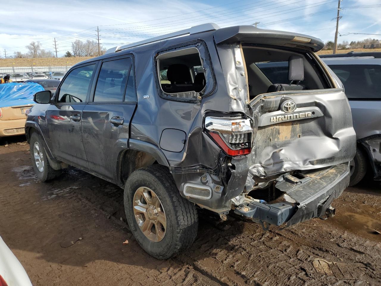 2017 TOYOTA 4RUNNER SR - Image 2