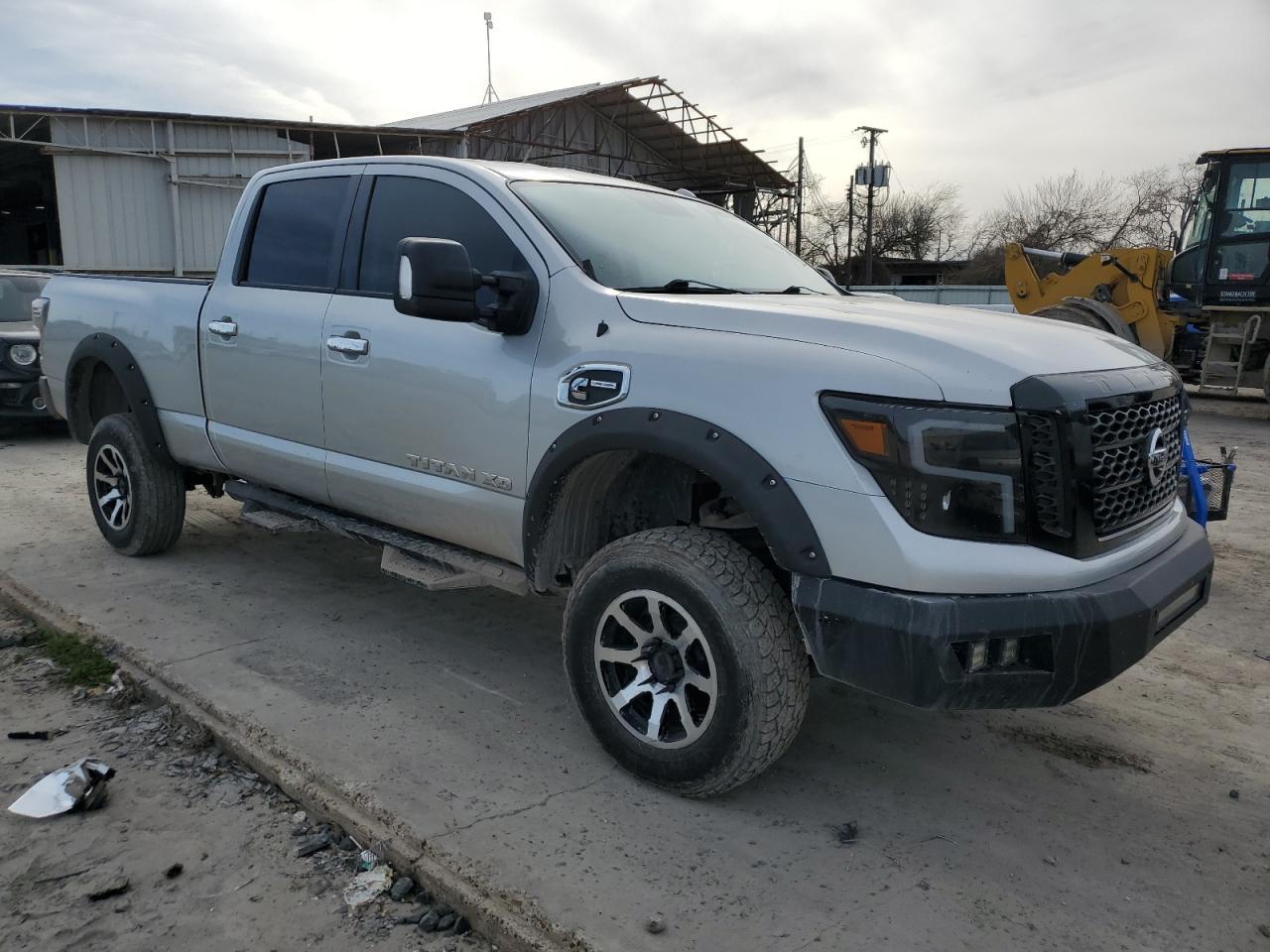 2017 NISSAN TITAN XD S - Image 4