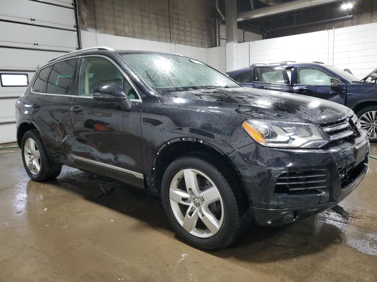 2013 VOLKSWAGEN TOUAREG V6 - Image 4