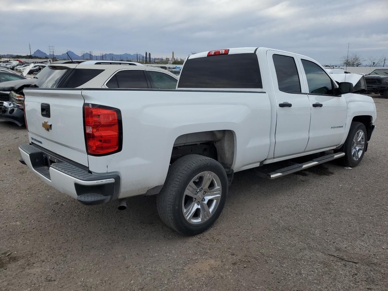 2018 CHEVROLET SILVERADO - Фото 3