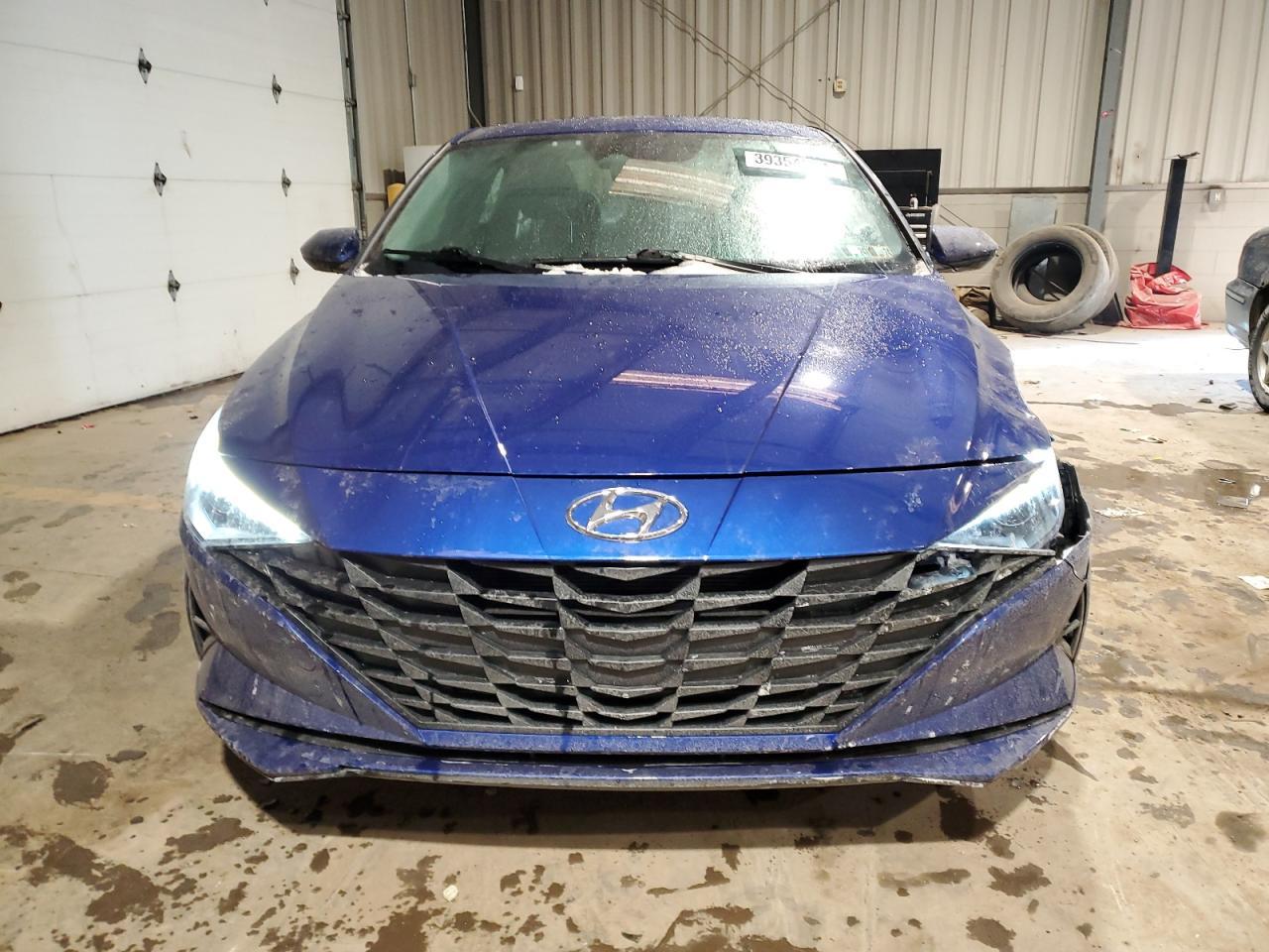 2023 HYUNDAI ELANTRA SE - Image 5