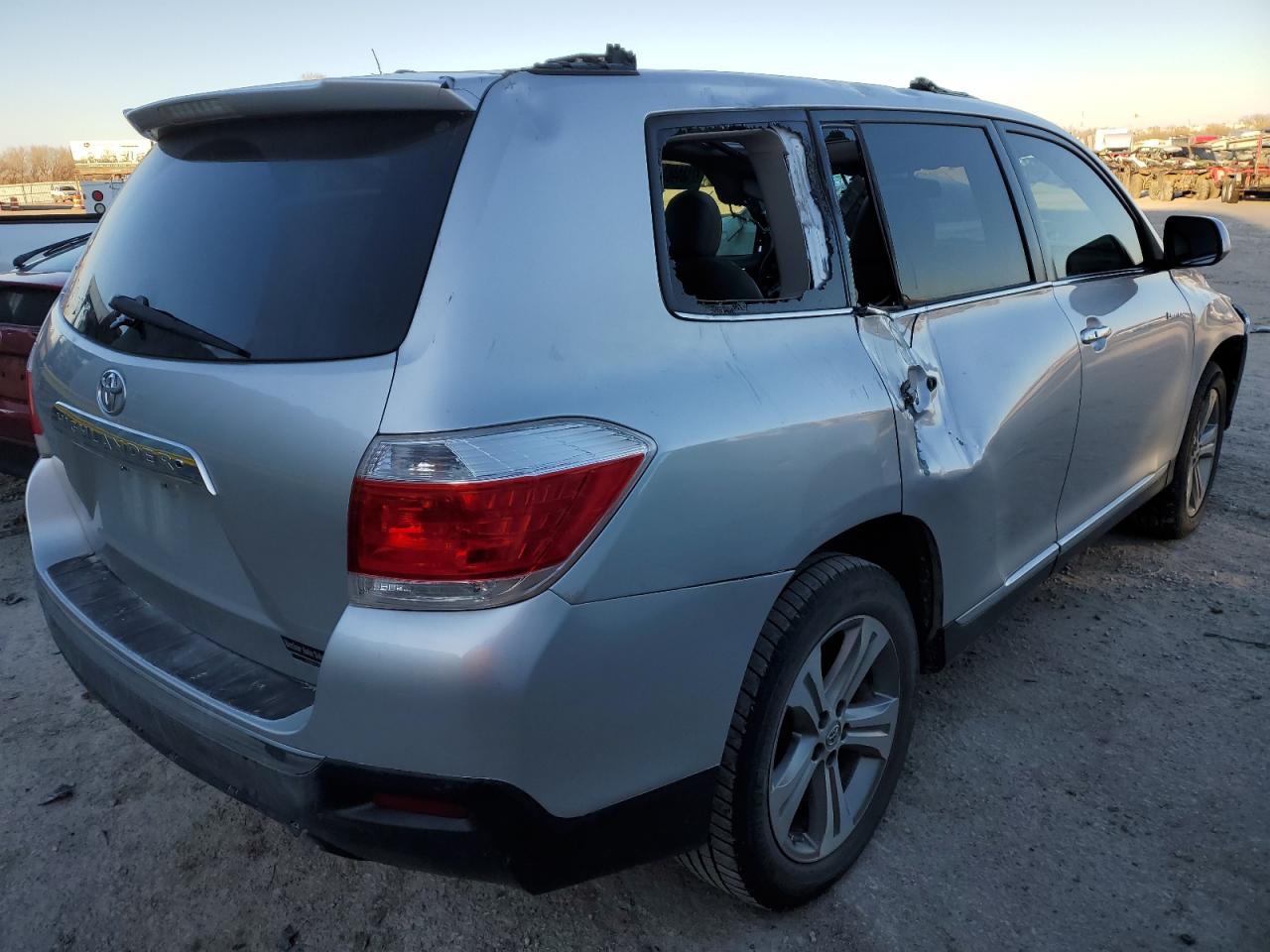 2011 TOYOTA HIGHLANDER - Фото 3