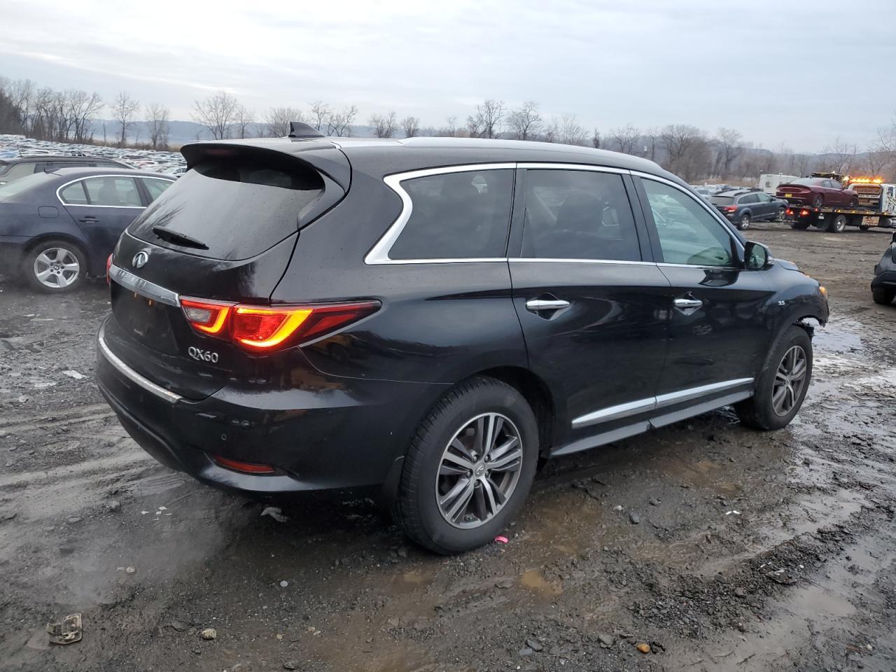 2019 INFINITI QX60 LUXE - Image 3