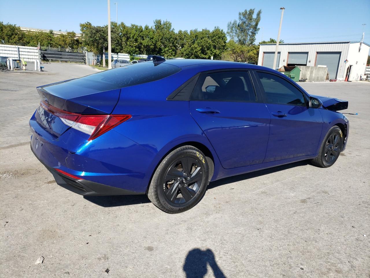 2022 HYUNDAI ELANTRA SE - Фото 3
