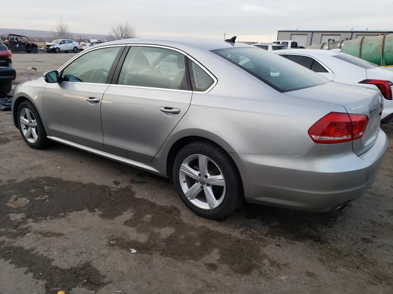 2013 VOLKSWAGEN PASSAT SE - Фото 2