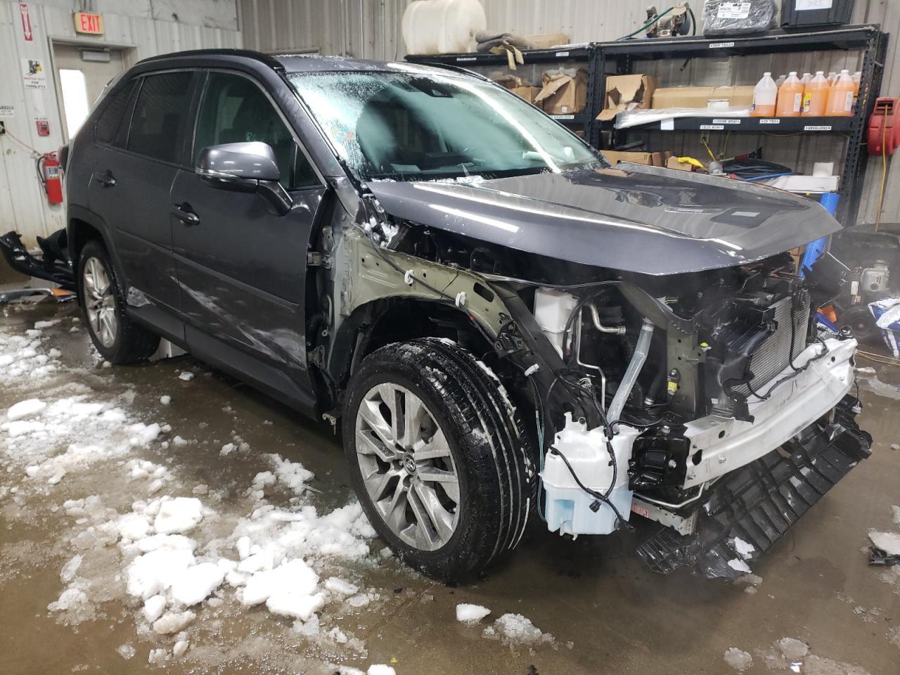 2019 TOYOTA RAV4 XLE P - Фото 4