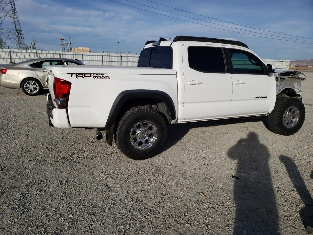 2017 TOYOTA TACOMA DOU - Фото 3