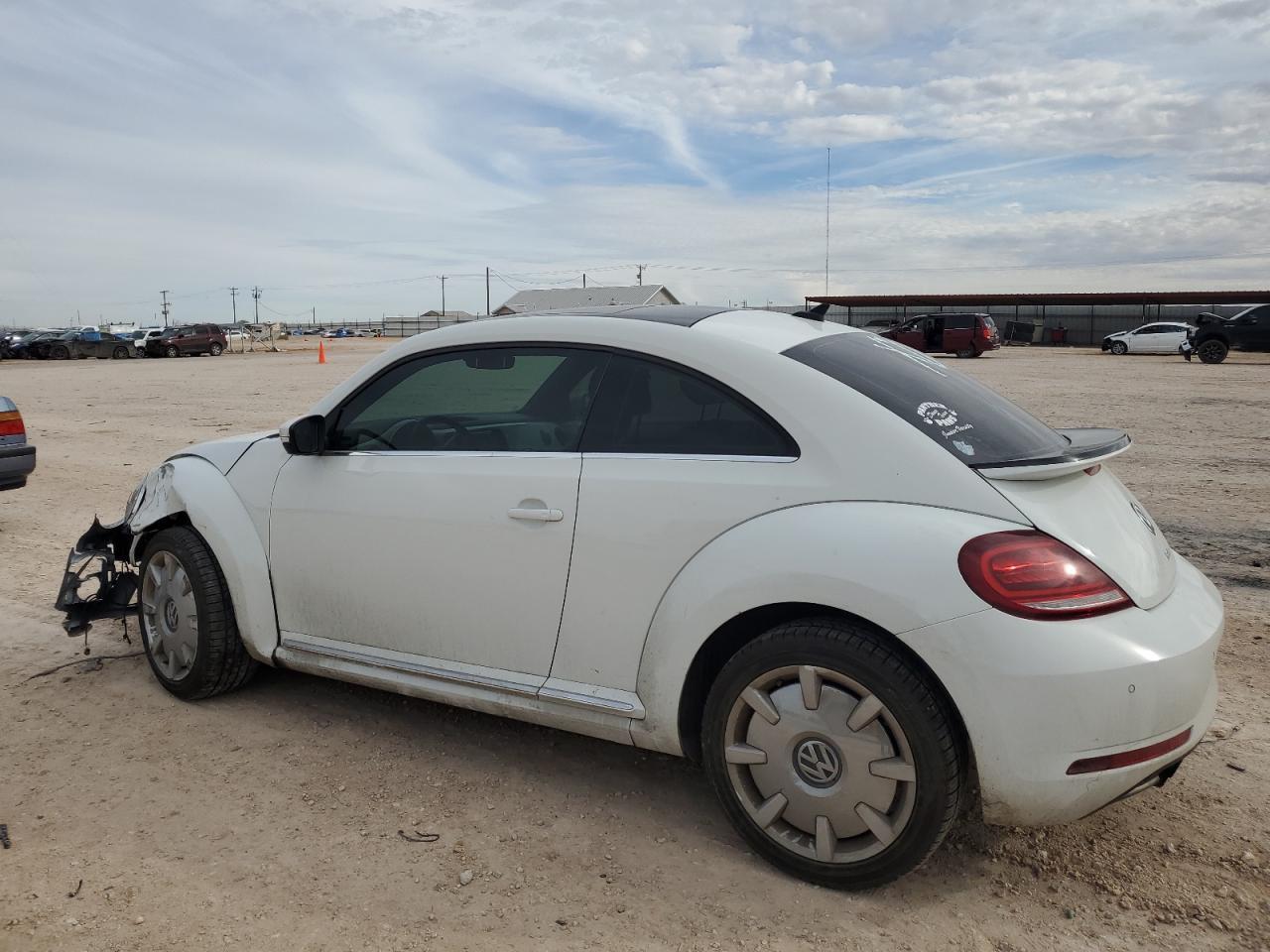 2019 VOLKSWAGEN BEETLE SE - Фото 2