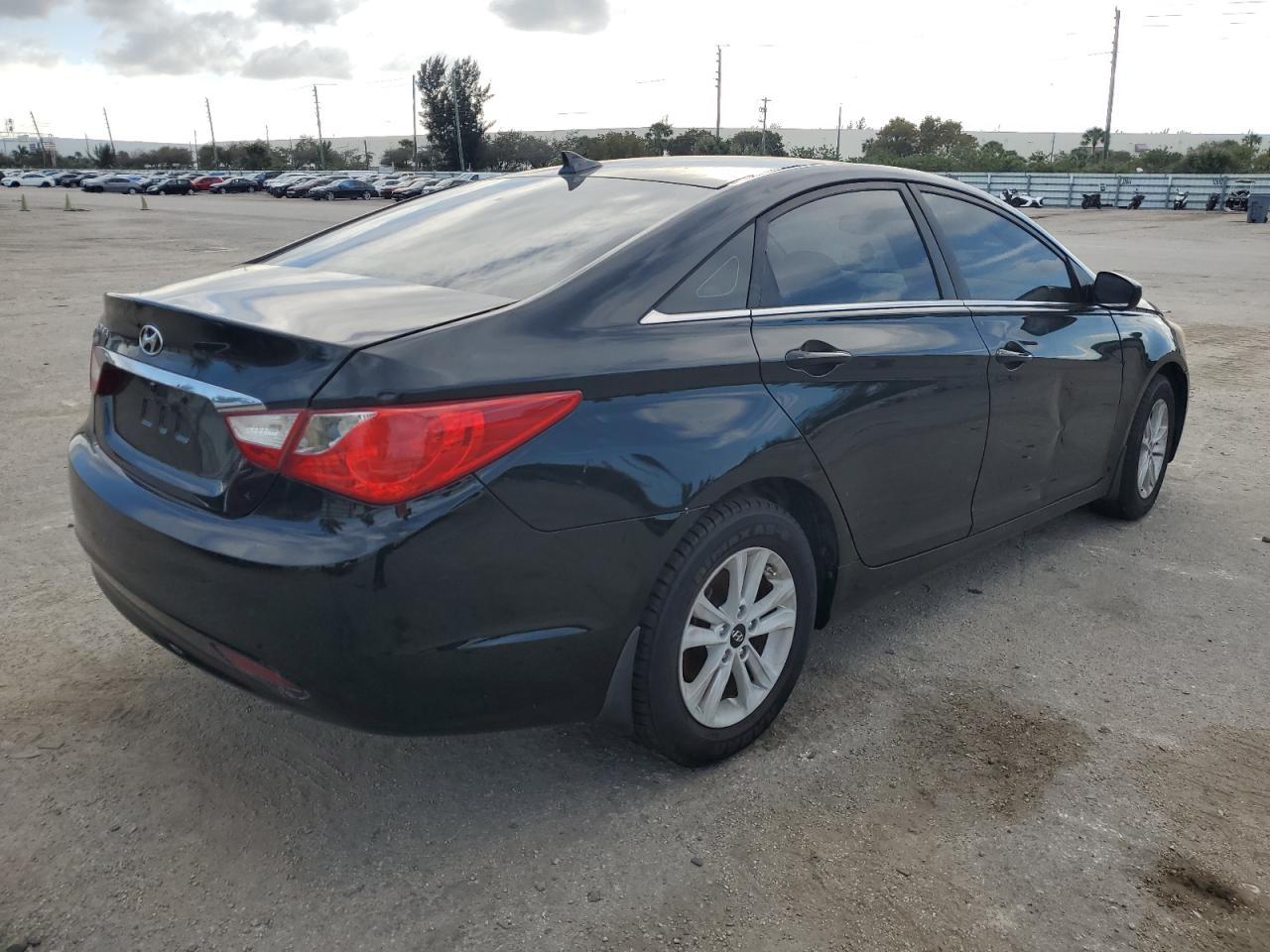 2013 HYUNDAI SONATA GLS - Image 3