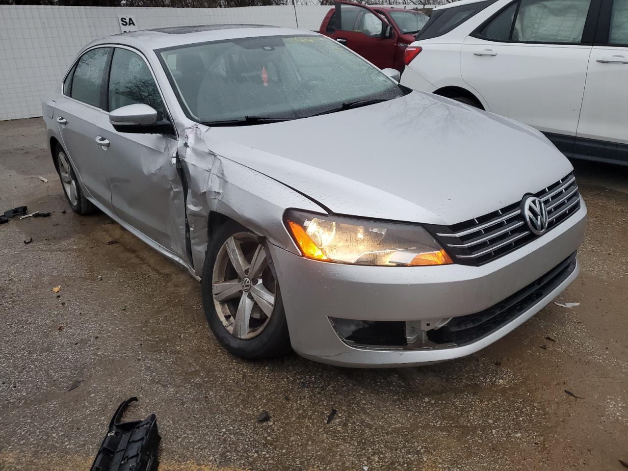 2013 VOLKSWAGEN PASSAT SE - Image 4