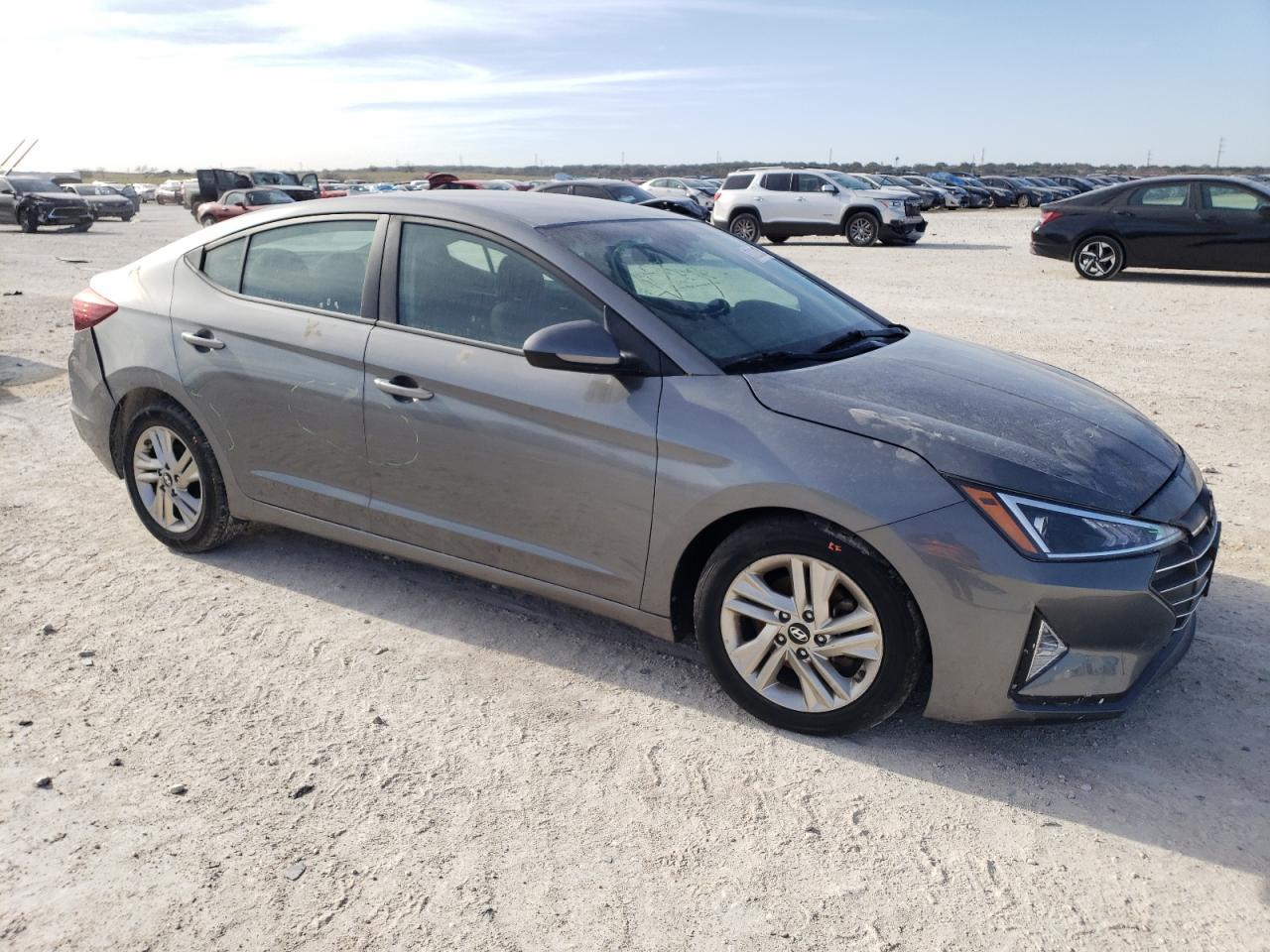 2019 HYUNDAI ELANTRA SE - Image 4