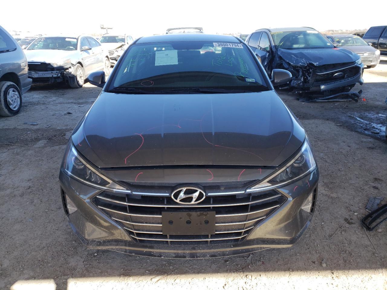 2019 HYUNDAI ELANTRA SE - Фото 5