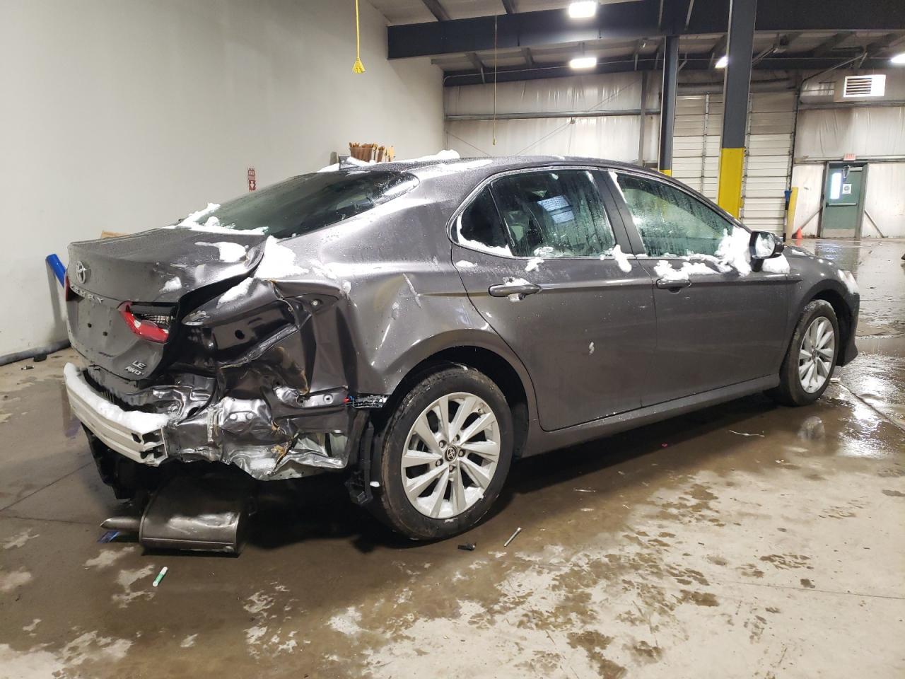 2023 TOYOTA CAMRY LE - Фото 3