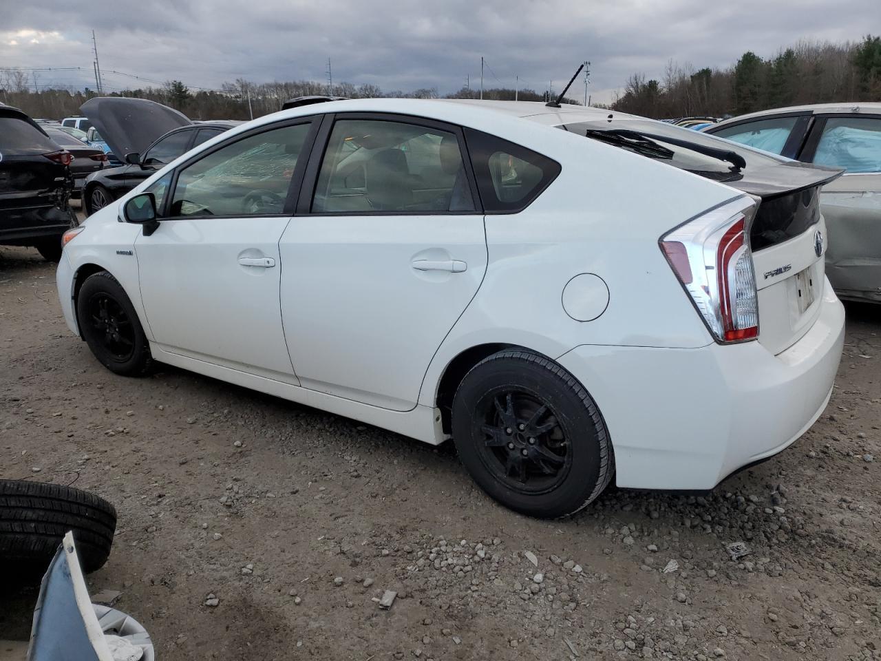 2015 TOYOTA PRIUS - Image 2