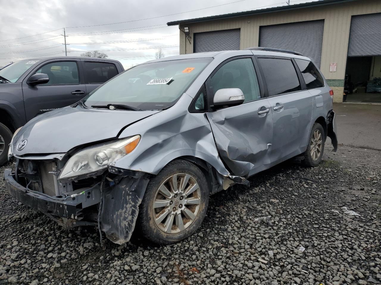 2013 TOYOTA SIENNA XLE
