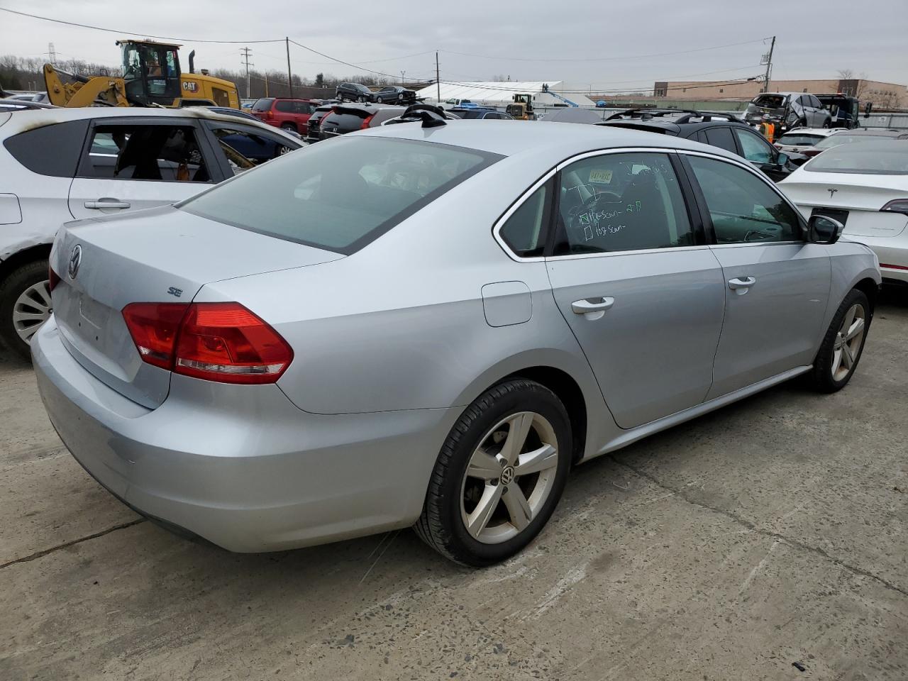 2013 VOLKSWAGEN PASSAT SE - Image 3