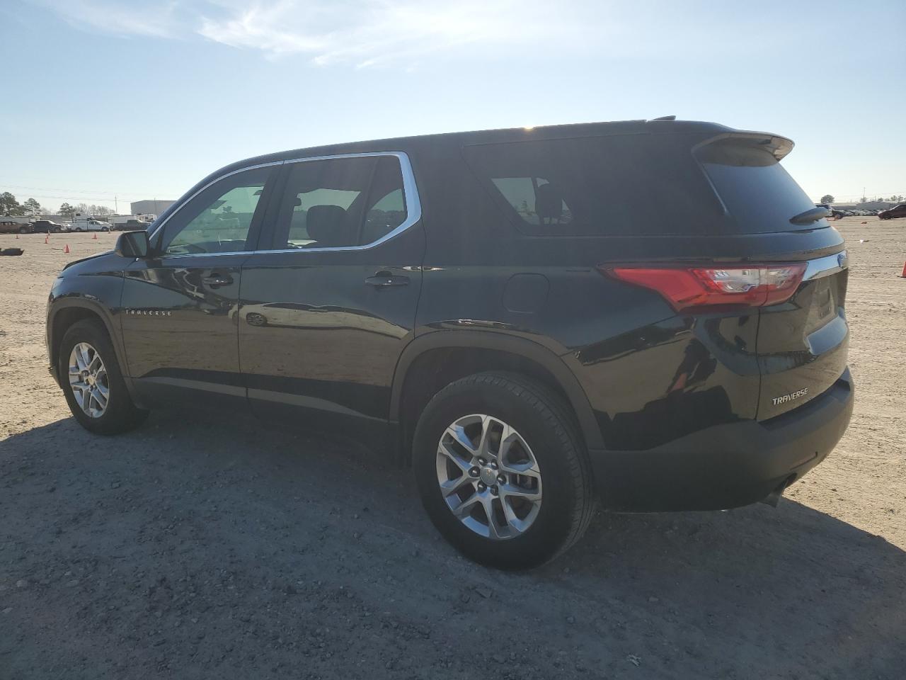 2018 CHEVROLET TRAVERSE L - Image 2
