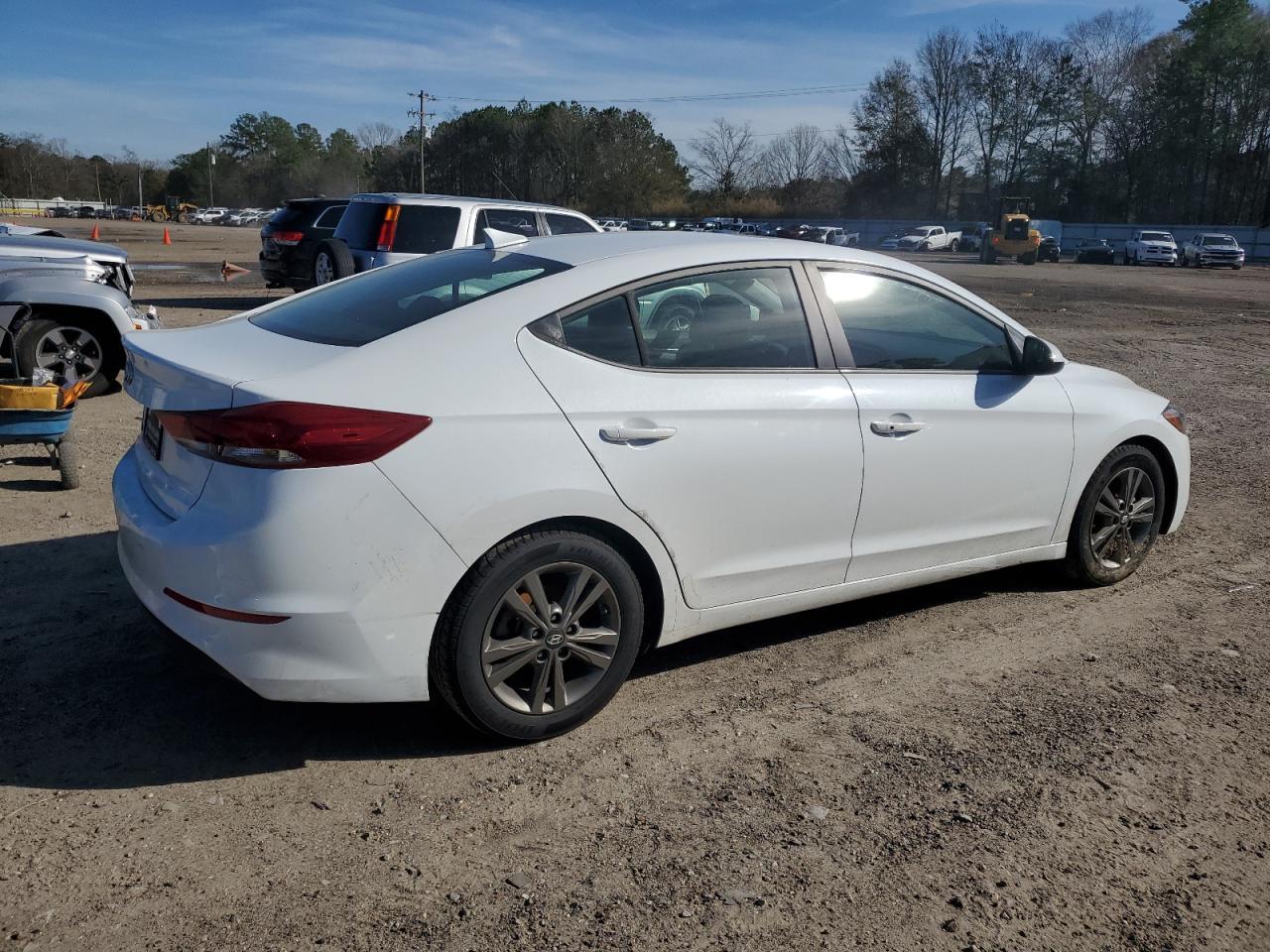 2018 HYUNDAI ELANTRA SE - Image 3