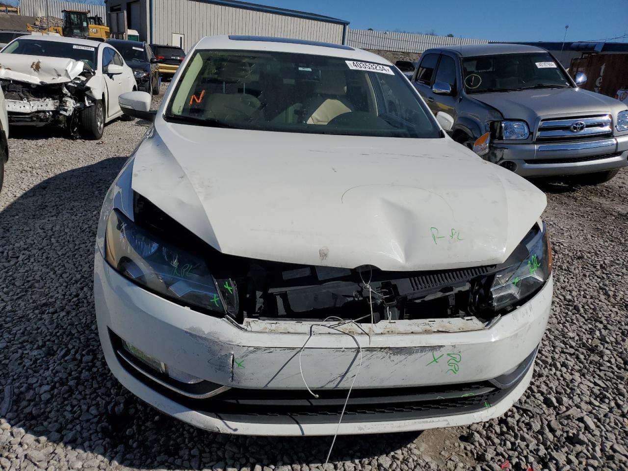 2014 VOLKSWAGEN PASSAT SEL - Image 5