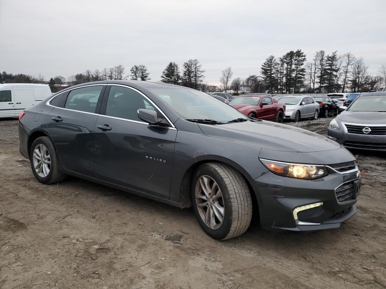 2017 CHEVROLET MALIBU LT - Image 4