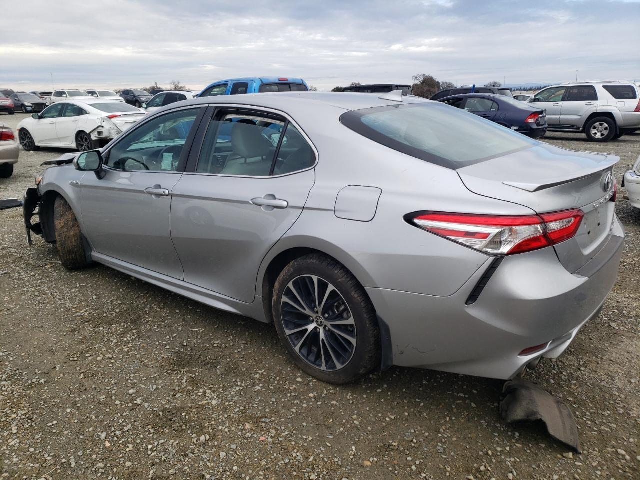 2020 TOYOTA CAMRY SE - Фото 2