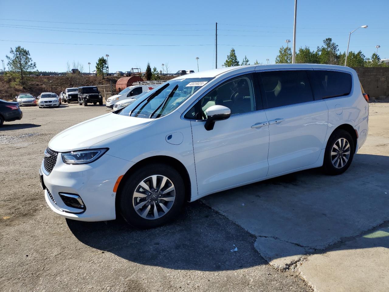 2023 CHRYSLER PACIFICA H car image