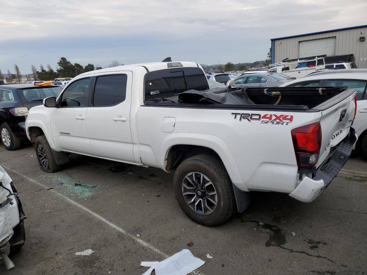 2019 TOYOTA TACOMA DOU - Фото 2