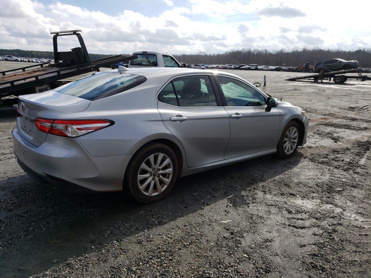 2020 TOYOTA CAMRY LE - Фото 3