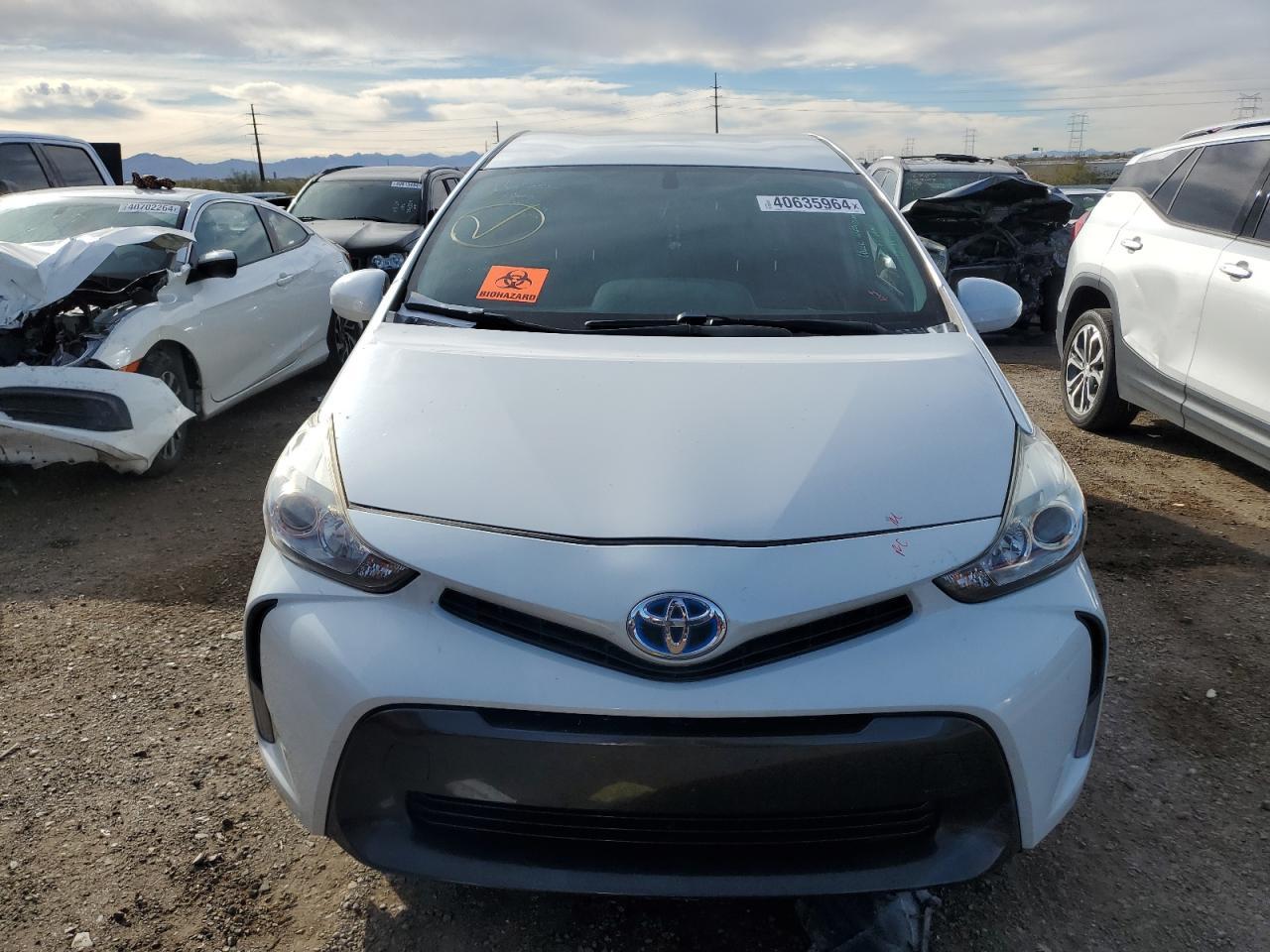2015 TOYOTA PRIUS V - Image 5