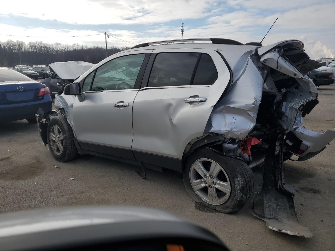 2018 CHEVROLET TRAX 1LT - Image 2
