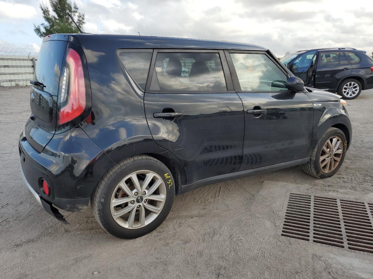 2017 KIA SOUL + - Image 3