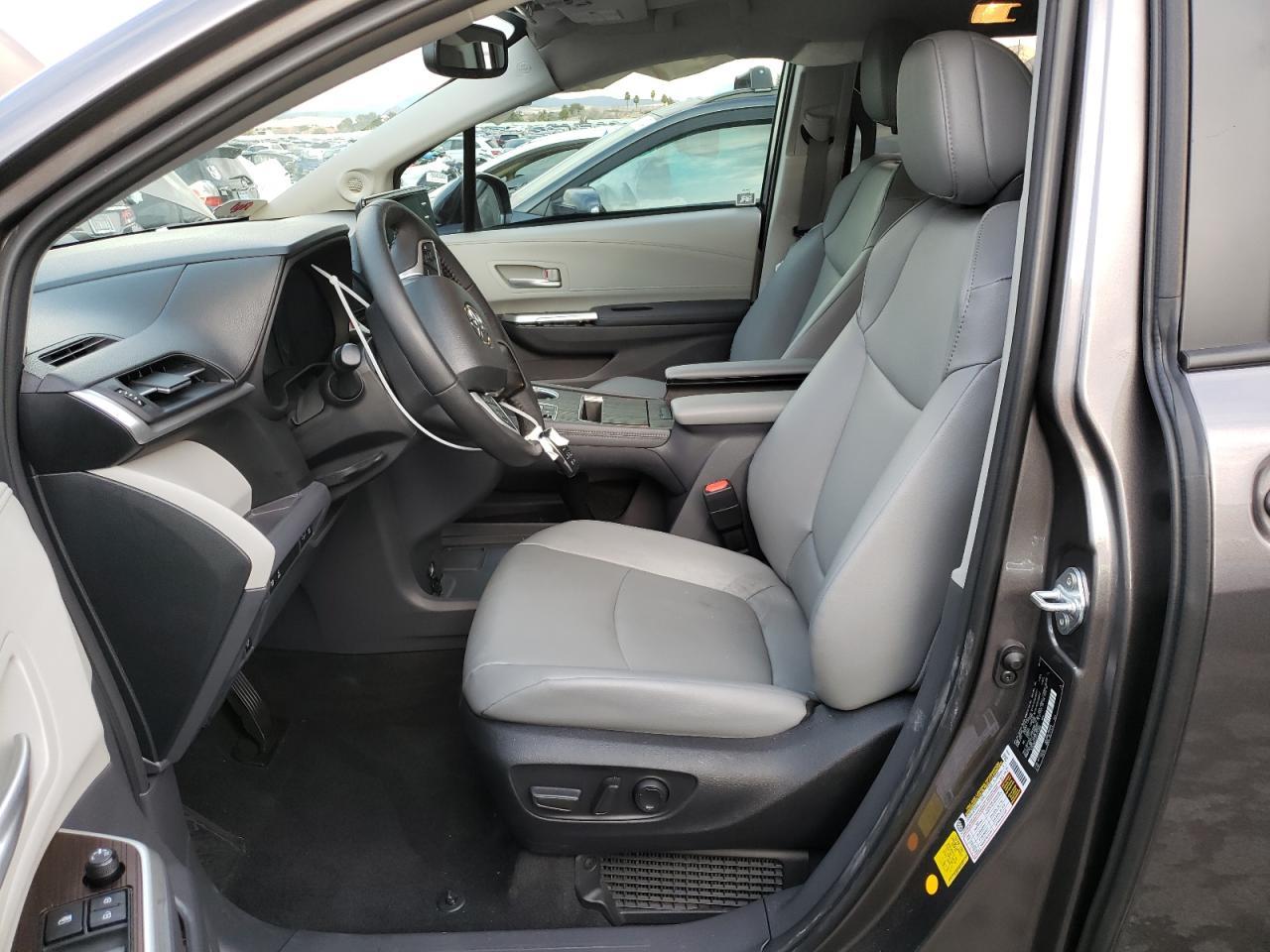 2023 TOYOTA SIENNA XLE - Image 7
