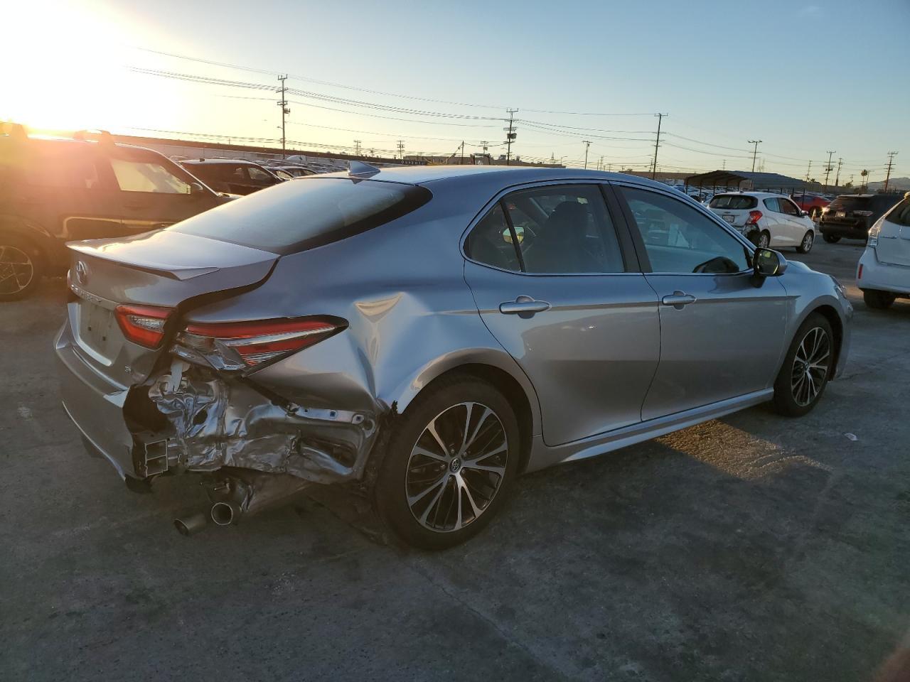 2019 TOYOTA CAMRY L - Фото 3