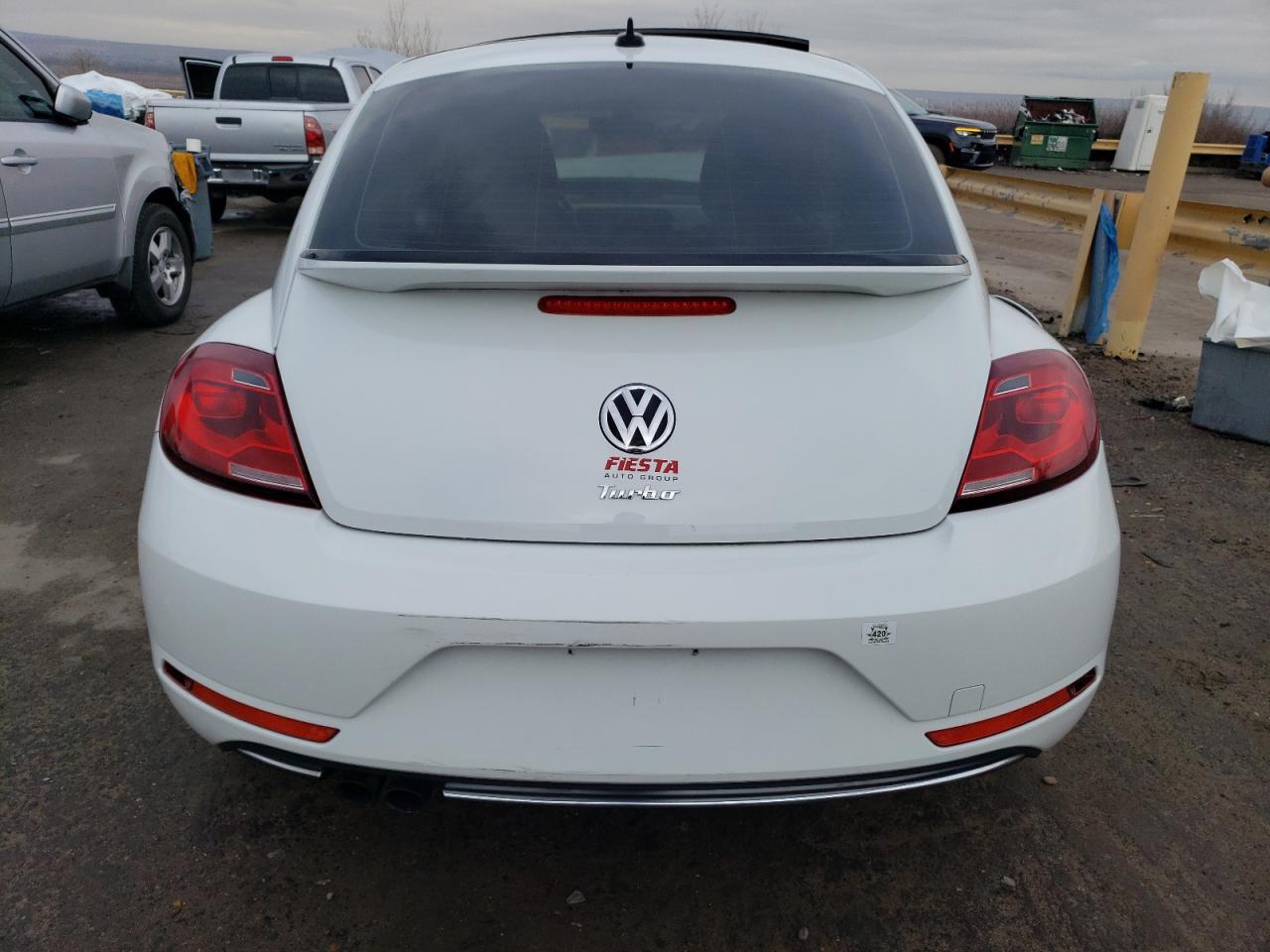 2019 VOLKSWAGEN BEETLE SE - Image 6