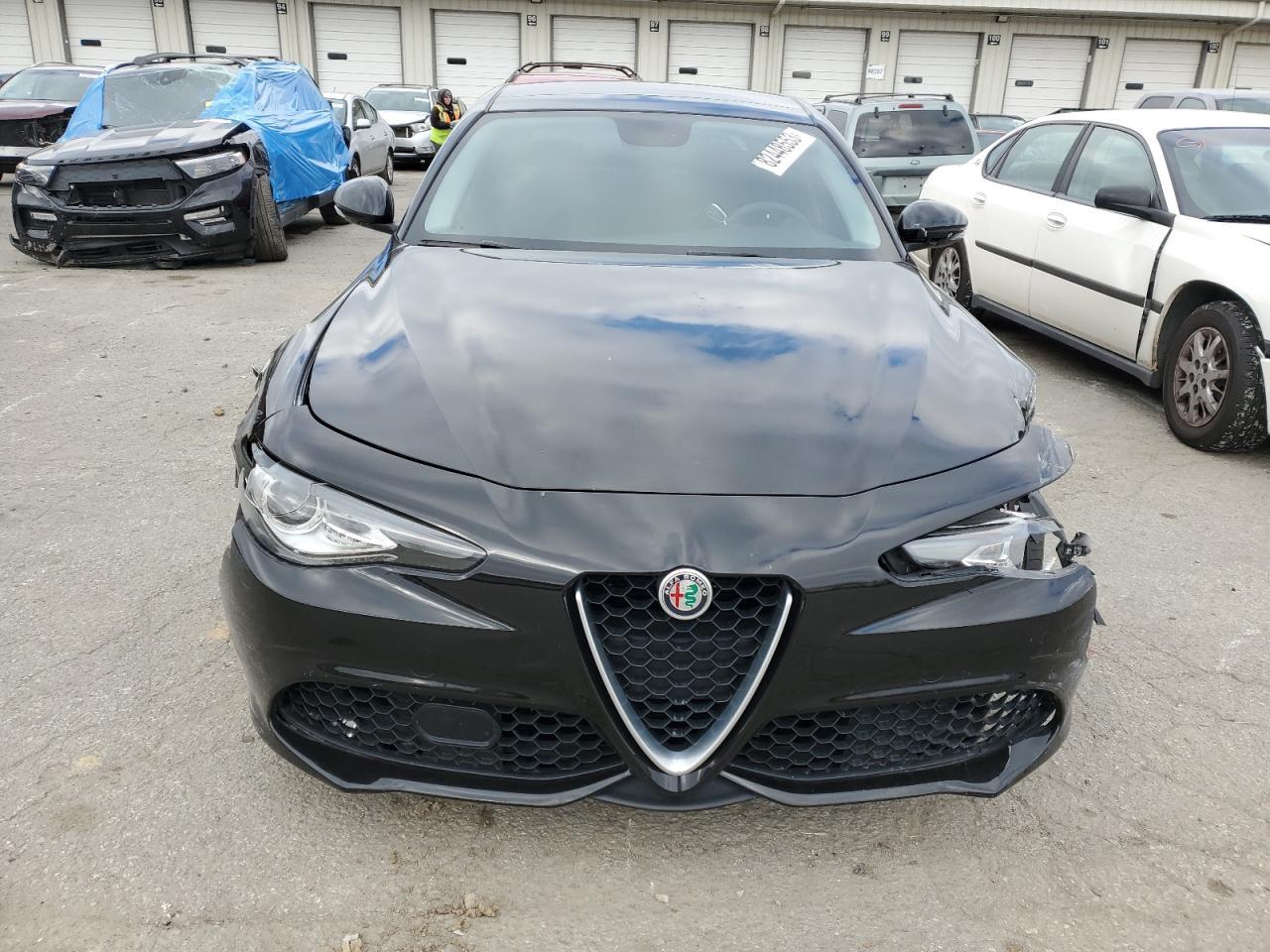 2017 ALFA ROMEO GIULIA - Фото 5