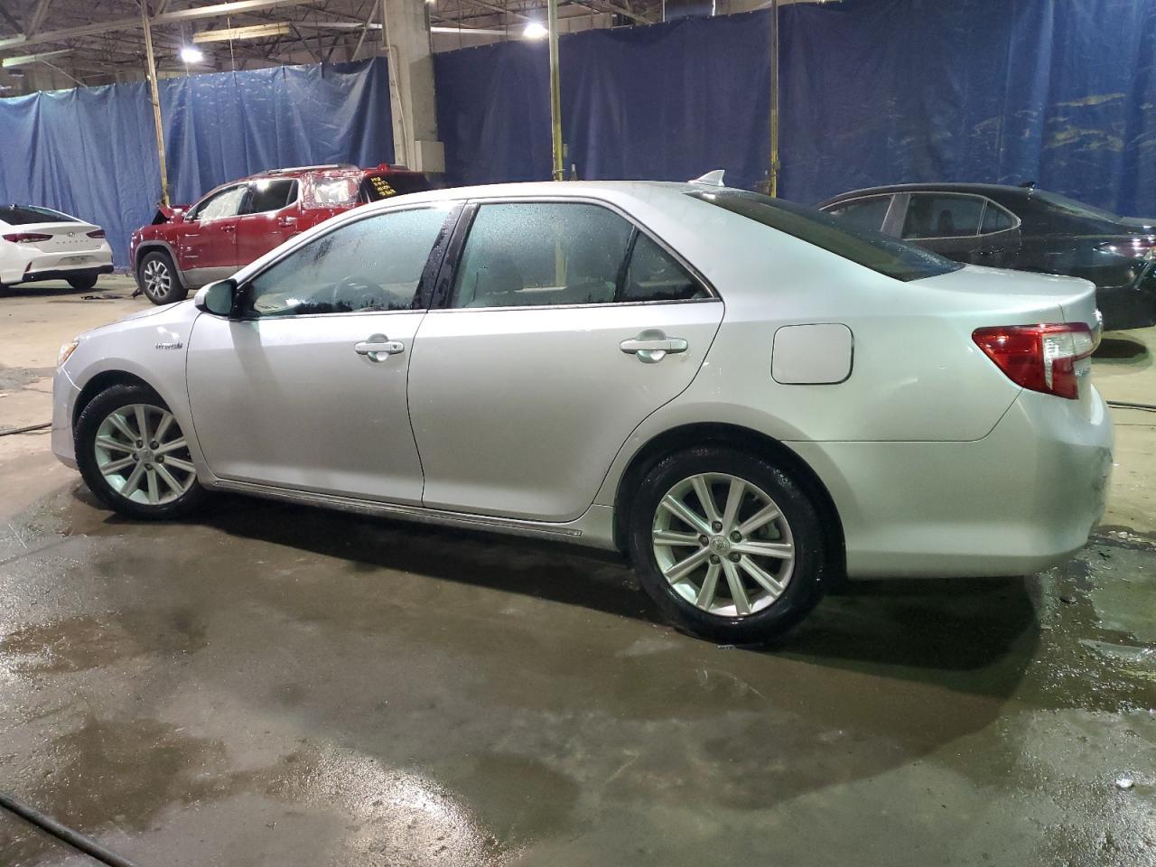 2012 TOYOTA CAMRY HYBR - Фото 2
