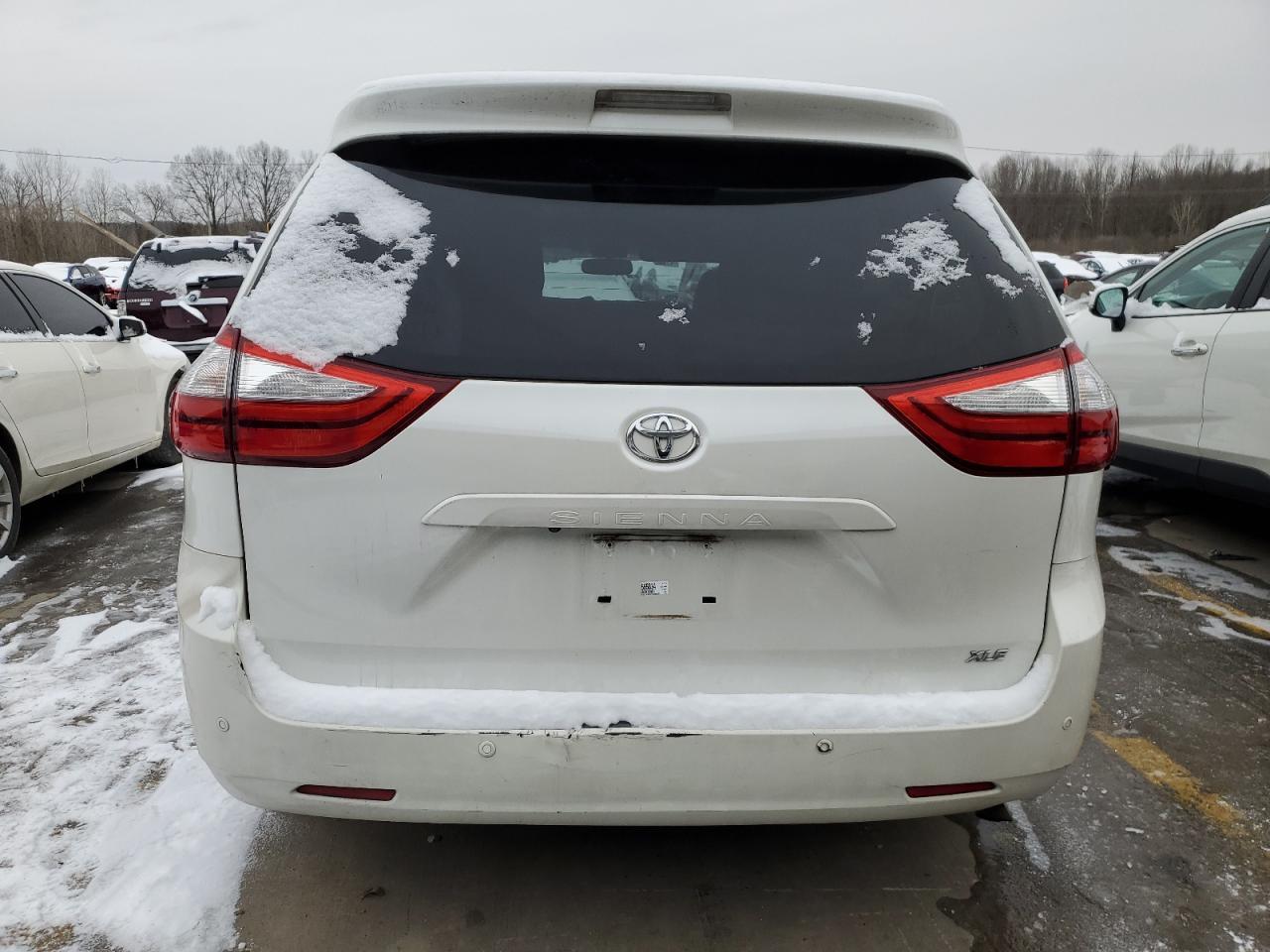 2015 TOYOTA SIENNA XLE - Фото 6