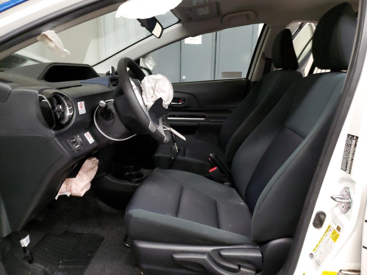 2016 TOYOTA PRIUS C - Image 7