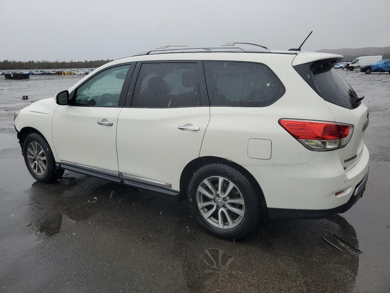 2013 NISSAN PATHFINDER - Фото 2