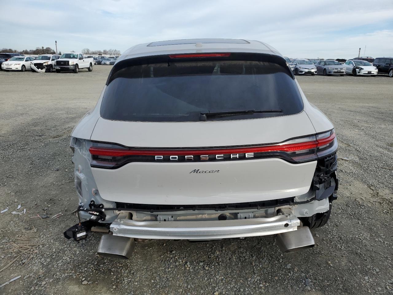 2023 PORSCHE MACAN BASE - Image 6