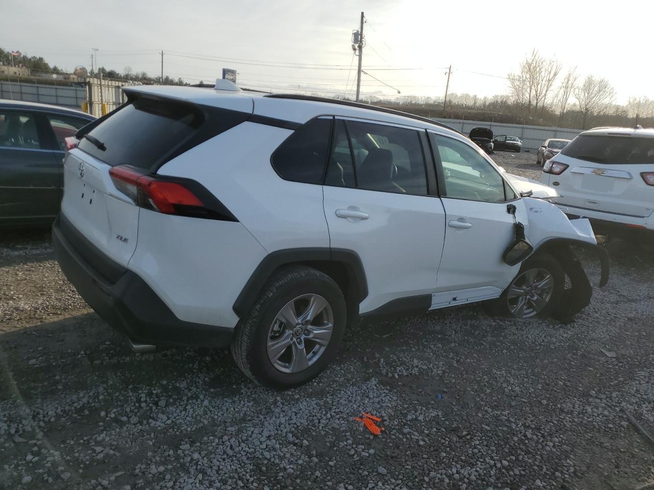2022 TOYOTA RAV4 XLE - Фото 3