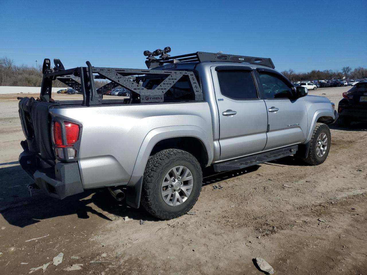 2017 TOYOTA TACOMA DOU - Фото 3