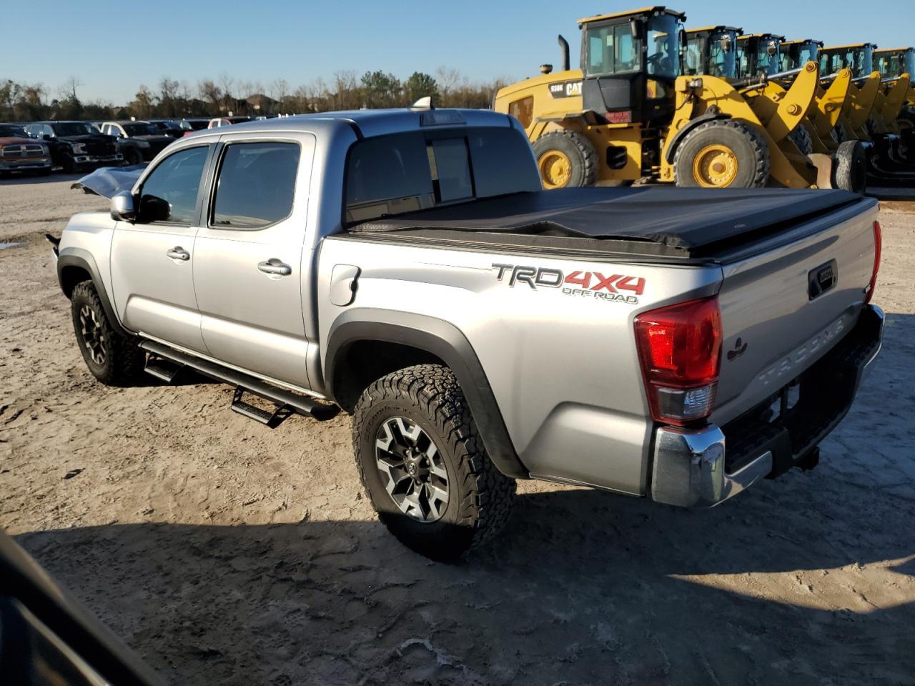 2017 TOYOTA TACOMA DOU - Фото 2