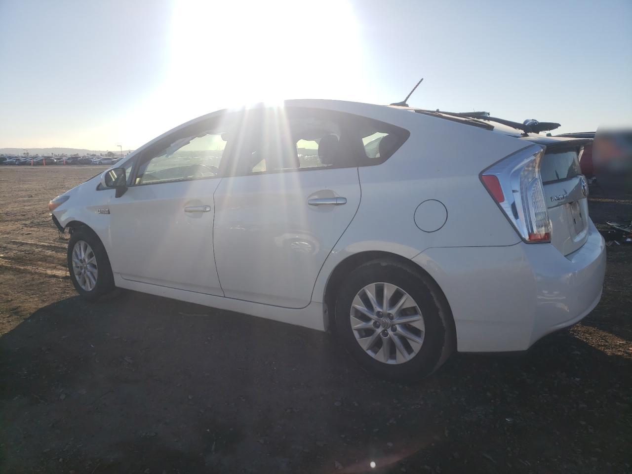 2013 TOYOTA PRIUS PLUG - Image 2