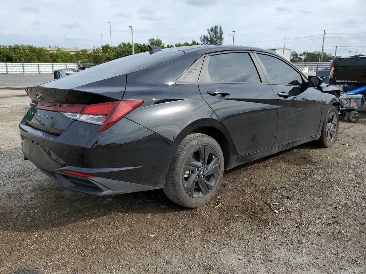 2023 HYUNDAI ELANTRA SE - Image 3